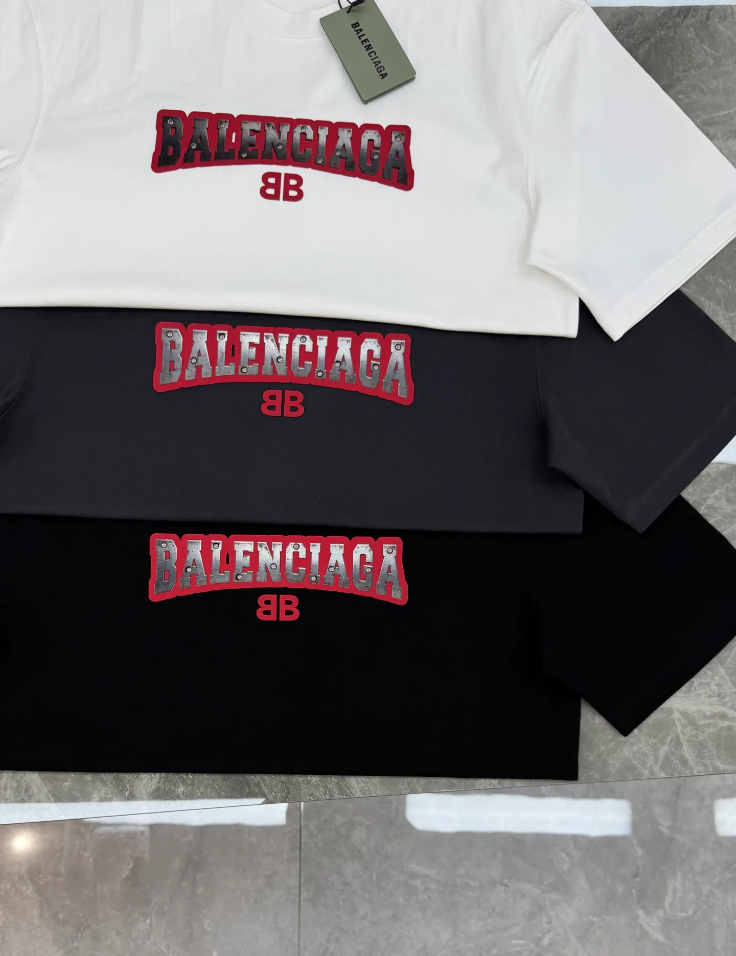 ⚜️ Balenciaga New Arrival T . Same Style❤️ +Red ， ！Silver ， ，BB ✨ Quality 280g ， Breathable， 。Balenciaga ， ， ！🔥 ！ ：Black.White.Dark Gray.Sizes：S-3XL ‼️（175/145 L）